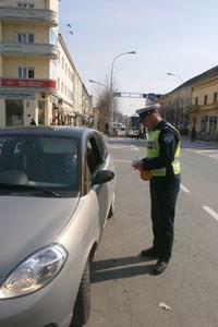 Slika MUP-ILUSTRACIJE-NOVA GALERIJA/PROMETNI POLICAJCI/prometni_policajac07.jpg